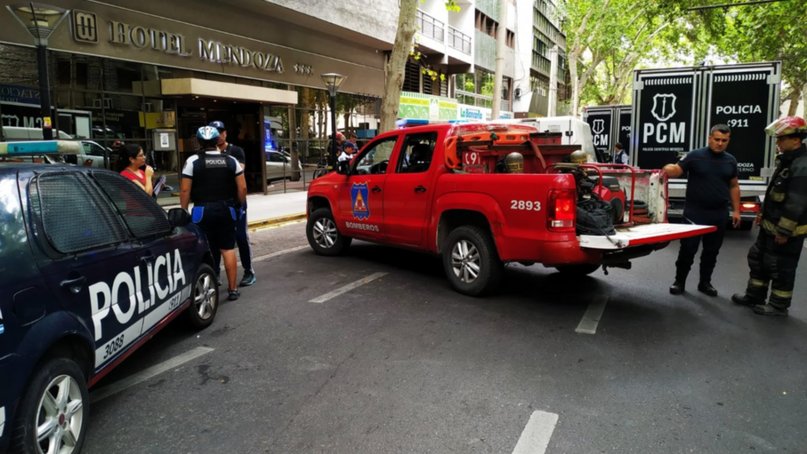 Consternación en el centro de Mendoza por un turista que cayó desde un décimo piso de un reconocido hotel 