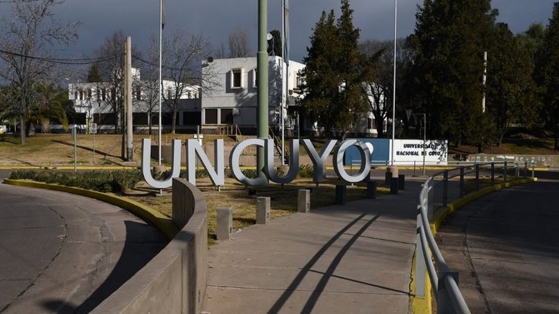 Tras no llegar a un acuerdo con Nación, docentes de la UNCuyo iniciaron un paro prolongado 