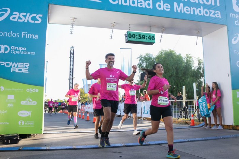 Más de 2.000 corredores disfrutaron de la Media Maratón de la Ciudad de Mendoza