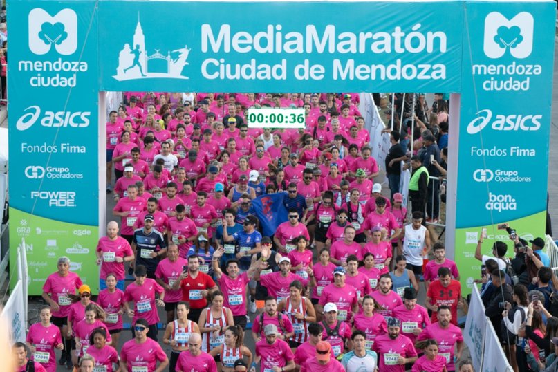 Más de 2.000 corredores disfrutaron de la Media Maratón de la Ciudad de Mendoza
