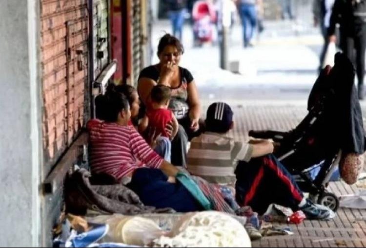Argentina suma 3,2 millones más de pobres en el primer trimestre y la pobreza roza el 52%