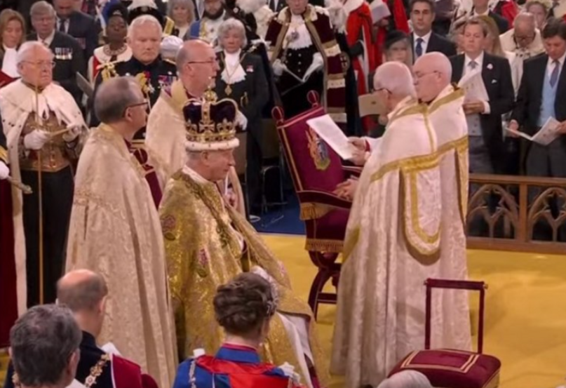 En una coronación cargada de historia, el rey Carlos III y el Reino Unido miran hacia el futuro