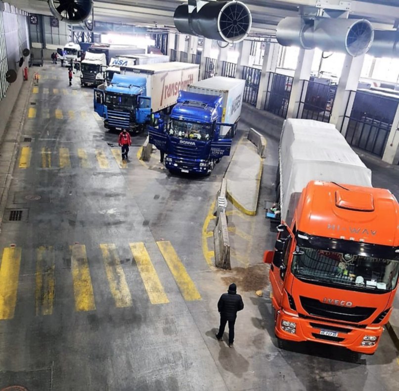 Los camioneros continúan a la espera de cruzar hacia Chile