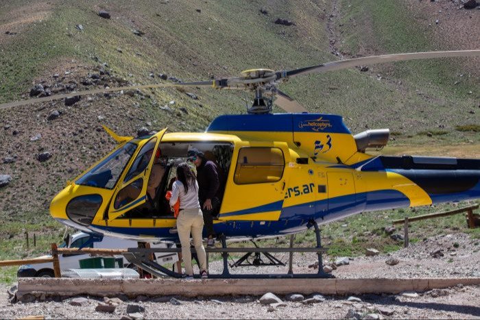 Miles de andinistas buscan subir la cumbre del Aconcagua en Mendoza