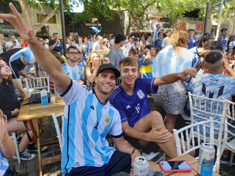 En fotos: Argentina campeón del Mundo, así se vivió la locura en las calles de Mendoza