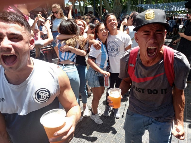 En fotos: Argentina campeón del Mundo, así se vivió la locura en las calles de Mendoza
